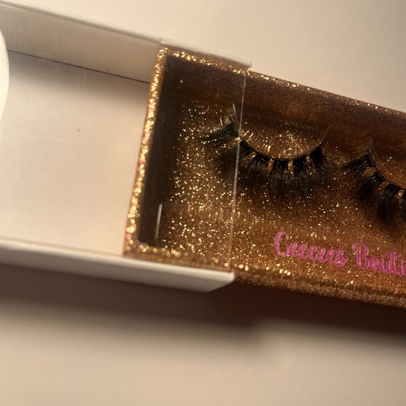 Jasmime ll-Mink Eyelashes - Picture 2 of 3